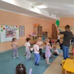 Krasnoludki dzień kropki