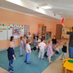 Krasnoludki dzień kropki