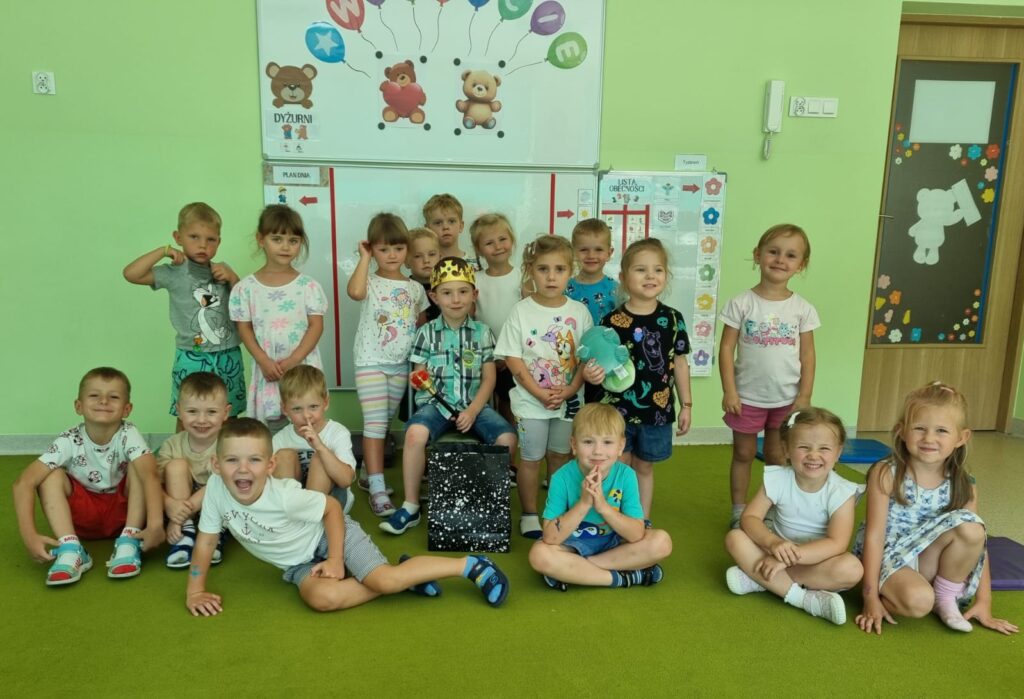 Grupa Niedźwiadki świętuje urodzinki kolegi