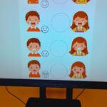 Dzieci uczą się rozpoznawania emocji