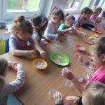 Dziewczynki tworzą własne silmy