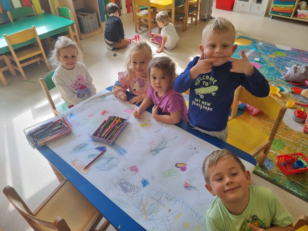 Przedszkolaki rysują palkat