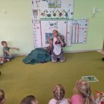 Pani opowiada o porożu jelenia