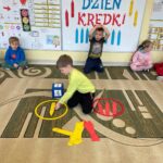 Matematyczne zabawy z kredkami