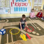 Matematyczne zabawy z kredkami