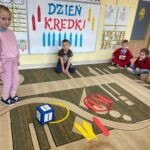 Matematyczne zabawy z kredkami