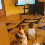 Dzieci aktywnie uczestniczą w zajęciach