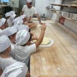 Pszczółki formują swoje bułeczki i drożdżówki