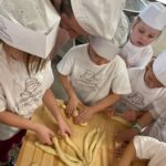 Pszczółki formują swoje bułeczki i drożdżówki