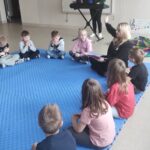 Przywitanie z dziecmi z grupy Mądre Sowy podczas
