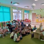 Pani Zima (Pani Asia) przedstawia teatrzyk Kamishibai pt. "Królowa Śniegu"