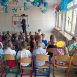 Dzieci podczas spotkania z p. policjantem w naszym przedszkolu.