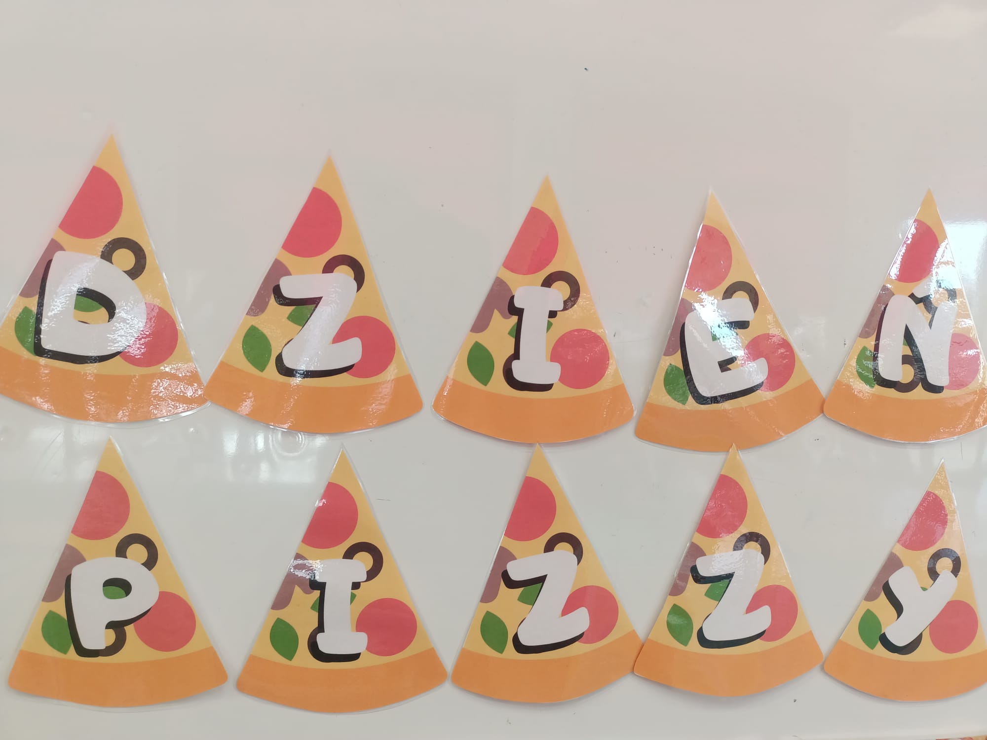 Napis dzień pizzy