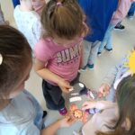 Zabawa w szukanie "skarpetkowej pary"