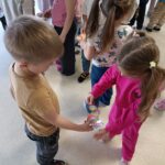 Zabawa w szukanie "skarpetkowej pary"