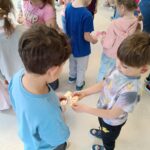 Zabawa w szukanie "skarpetkowej pary"