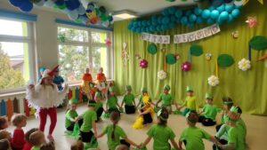 Grupa "Pszczółki" podczas występu na wiosennym koncercie w naszym przedszkolu do piosenki A. Vivaldiego