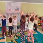 Dzieci aktywie uczestniczą w zajęciach pt. "Dzień dentysty"