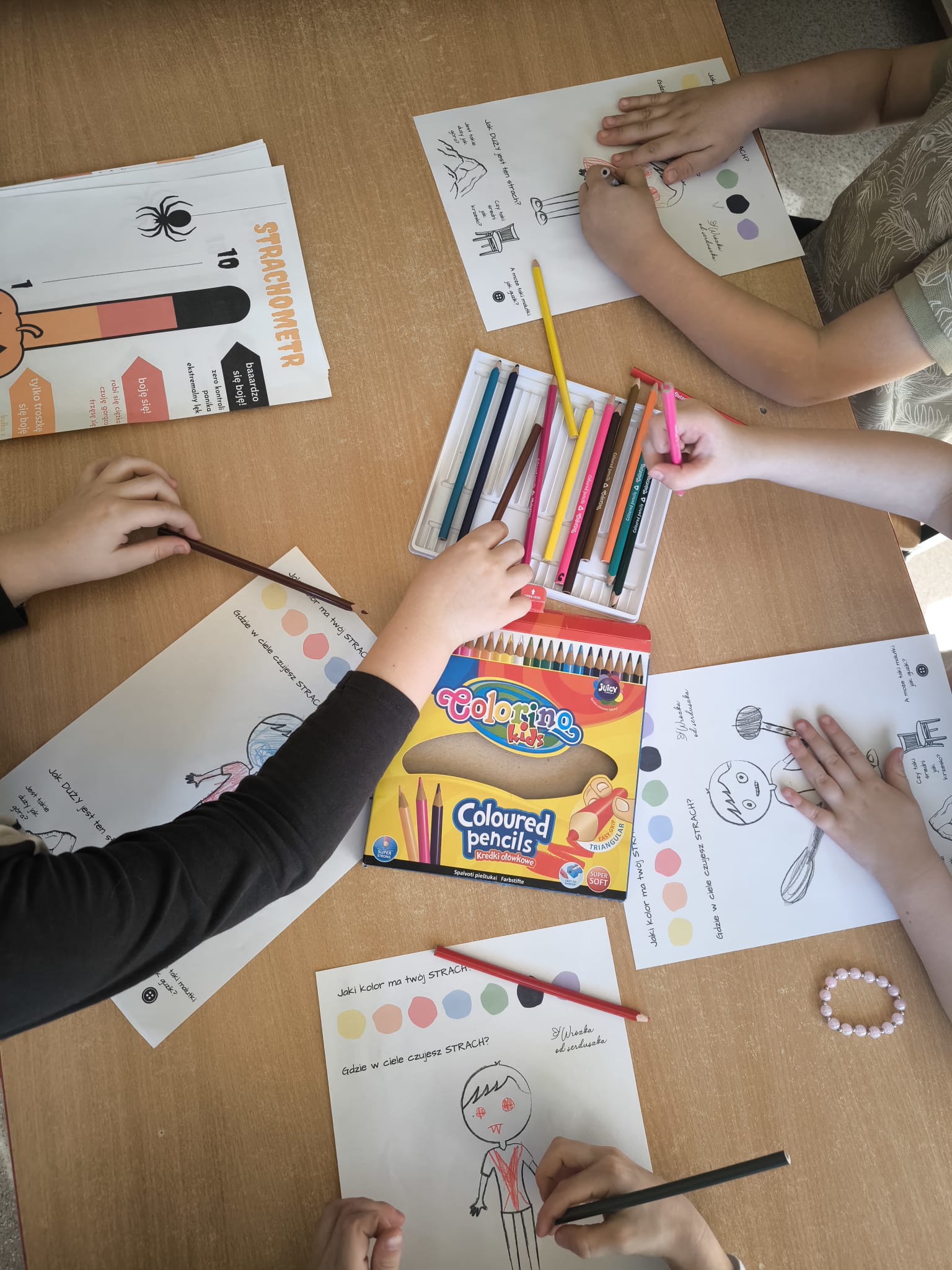 Dzieci dorysowują elementy - jak wygląda strach?