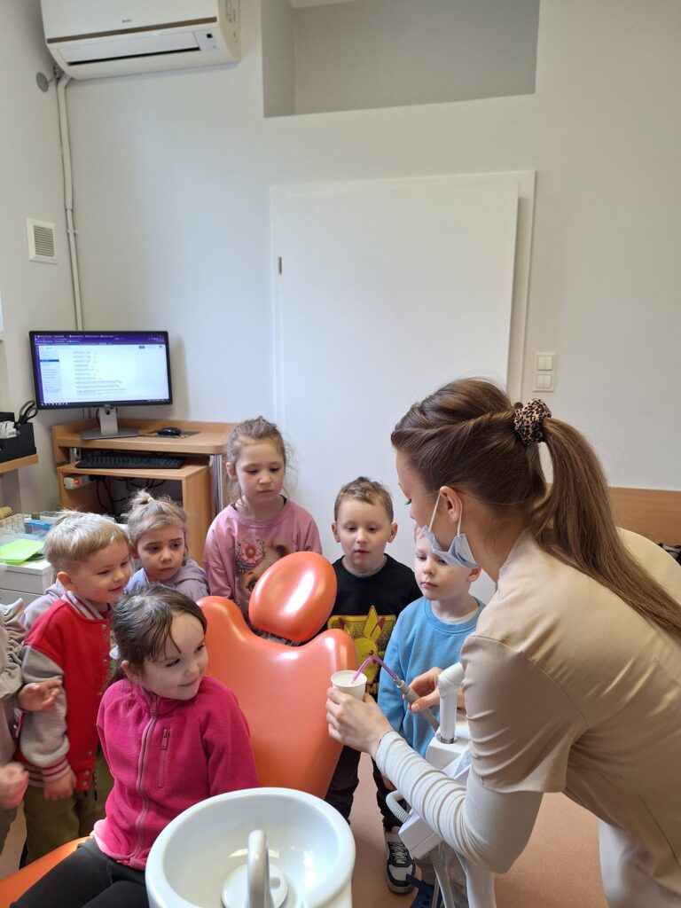 Wizyta "Niedźwiadków" w gabinecie dentystycznym.