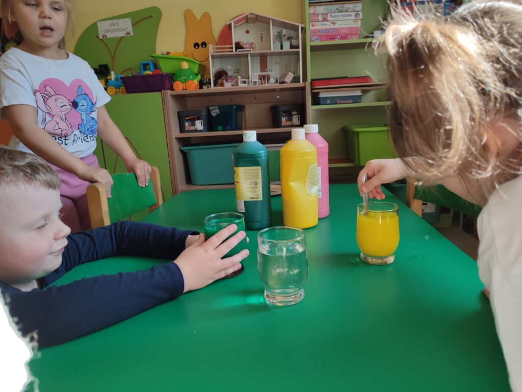 "Słoneczka" eksperymentują