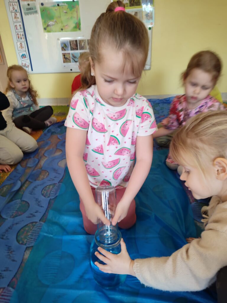 Dzieci eksperymentują