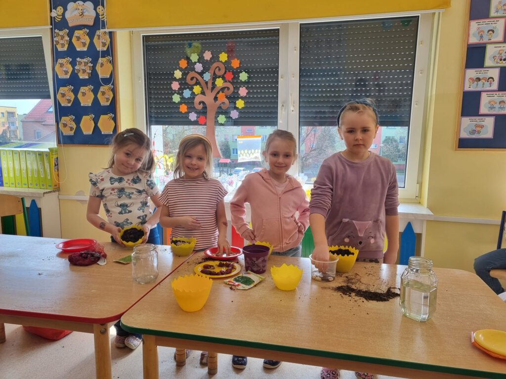 Wiosenne sadzenie w Pszczółkach