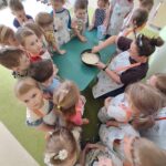 Ciasto na gofry w przygotowaniu-mieszanie