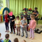 Dzieci poznają dźwięki instrumentów