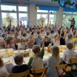 Dzieci aktywnie uczestniczyły w wielkanocnym quizie.