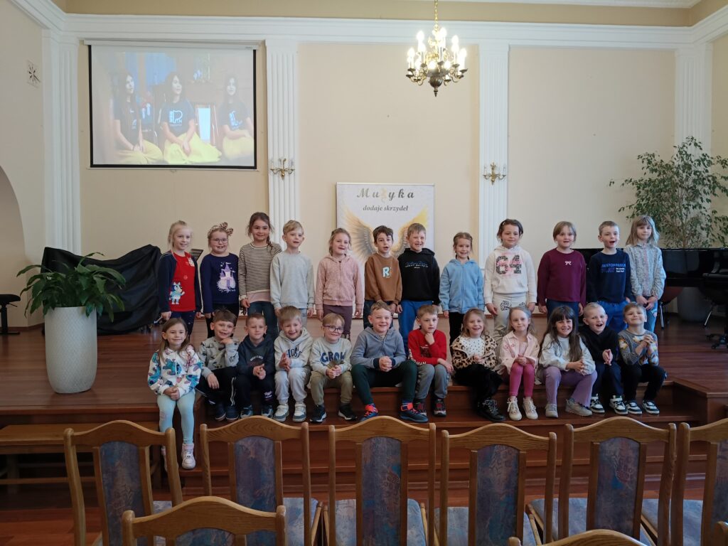 Zdjęcie grupowe "Mądre Sowy"