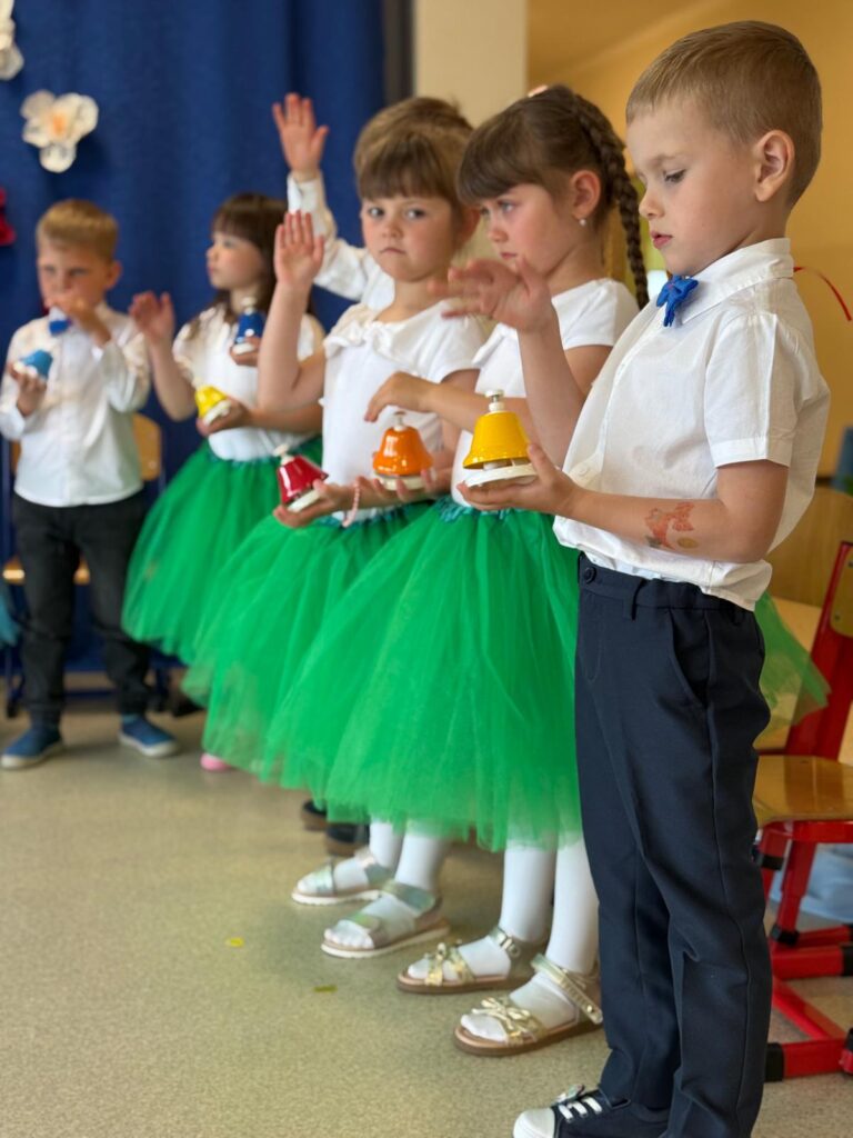 Występ artystyczny z okazji Dnia Rodzinny.