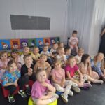 Dzieci poznają "tajemnice teatru"