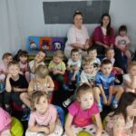 Dzieci poznają "tajemnice teatru"