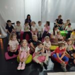 Dzieci poznają "tajemnice teatru"