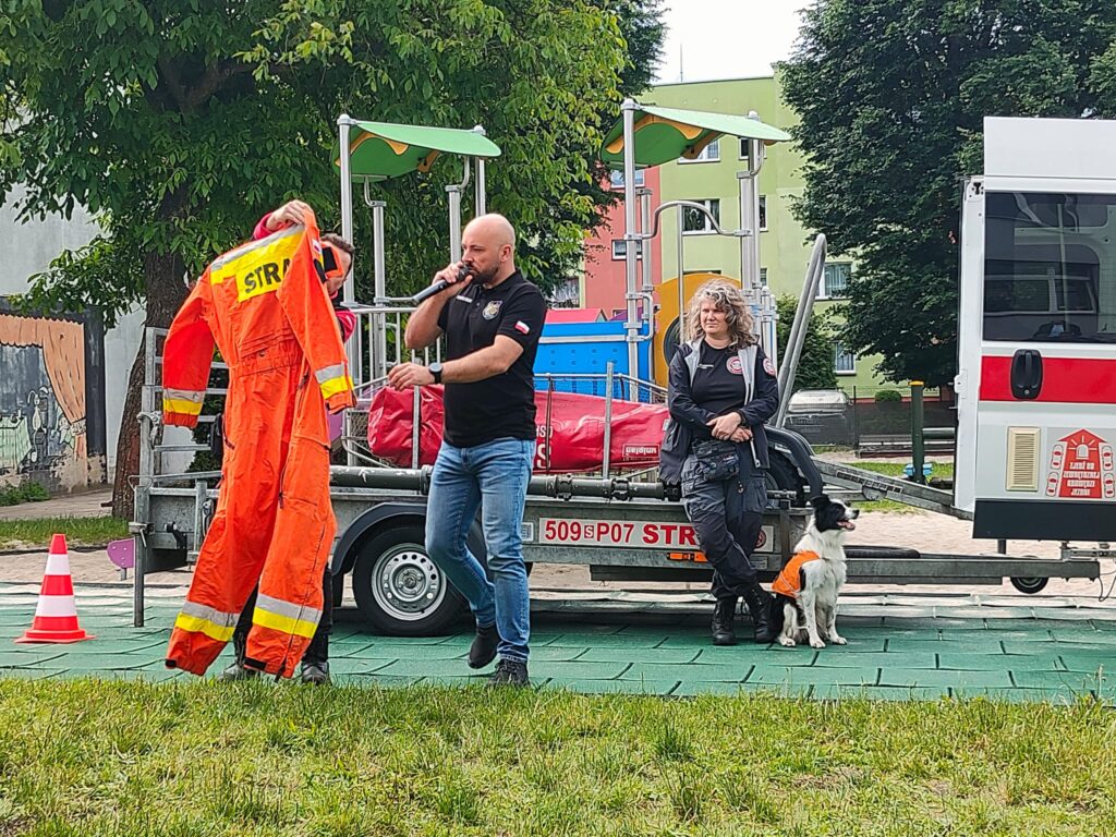 Oglądanie sprzętu ratowniczego.